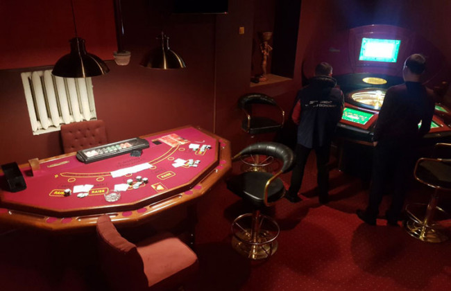 Вход через шкаф: подпольное казино обнаружили в Киеве