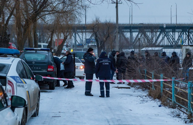 Страшная находка в Днепре: обнаружено тело мужчины с пистолетом в руке