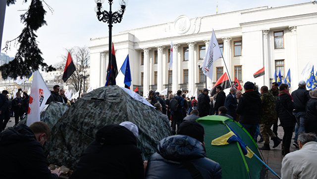 Полиция нашла оружие возле палаточного городка под Верховной Радой