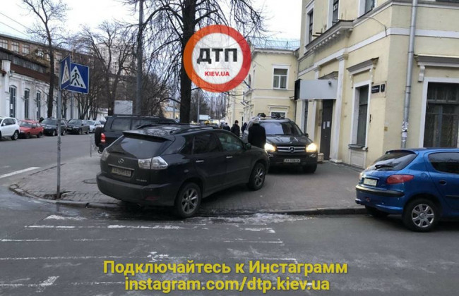 Киевлян разозлил автохам на элитном Lexus