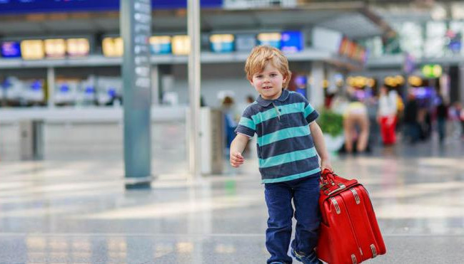 Новые правила выезда за границу с ребенком: что нужно знать украинцам