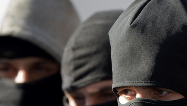 Неизвестные в масках вдребезги разгромили игорное заведение в Киеве