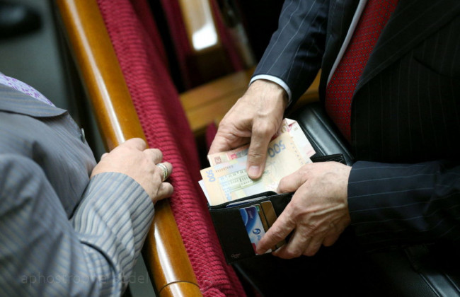 Рекордная зарплата за три дня работы: украинцев поразили доходы депутатов