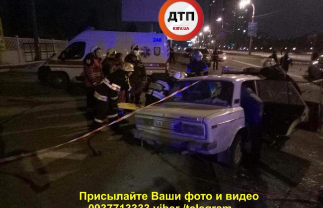 Серьезная авария в Киеве: один водитель сбежал, другой — в реанимации