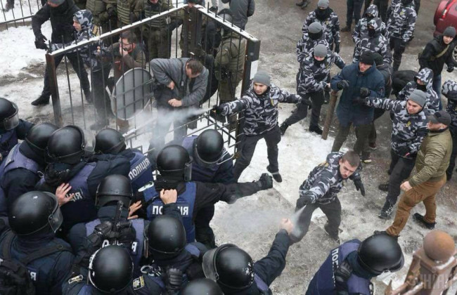 Сомали отдыхает: соцсети обсуждают стрельбу возле Соломенского суда