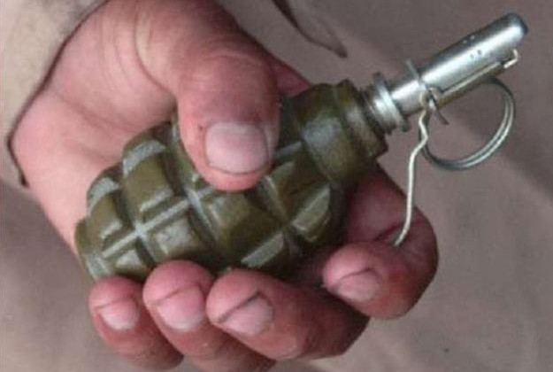 В Киевской области мужчина из «калашникова» стрелял по людям и бросил гранату в полицейских