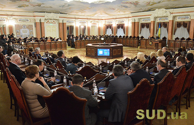 Должны ли судьи ВС просить совета у общественности