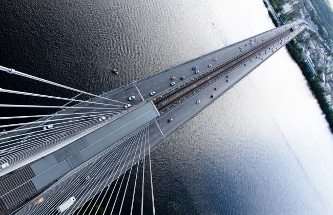 В Киеве ограничат движение на одном из мостов