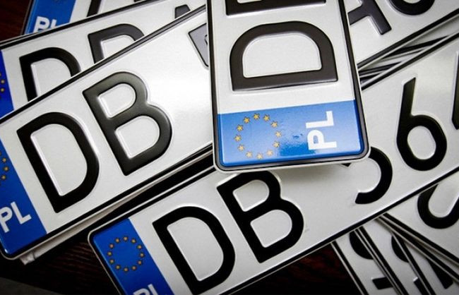 Тысячи автомобилей на еврономерах оформлены только на нескольких человек в Польше