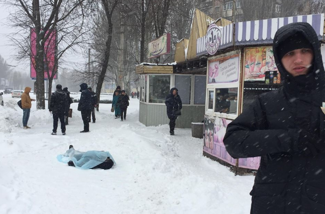 В Кривом Роге на остановке нашли труп мужчины