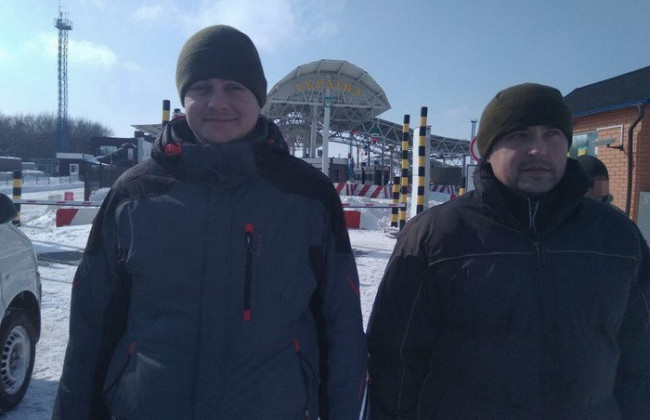 Похищенных Россией украинских пограничников вернули домой