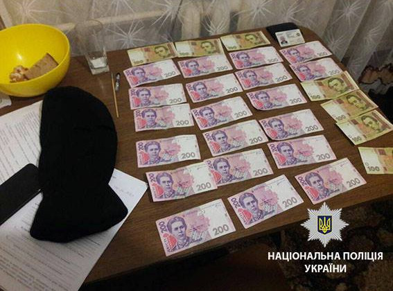 «Ежемесячный заработок»: под Николаевом задержали двух полицейских