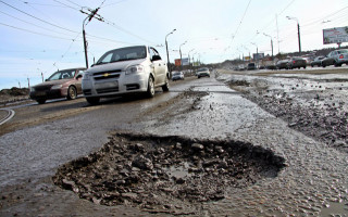 Ямы на дорогах: кто возместит ущерб, видео