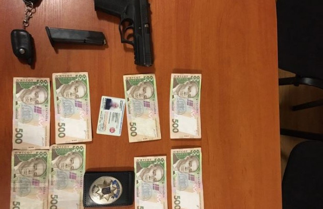 В Киевской области силовики задержали двух правоохранителей