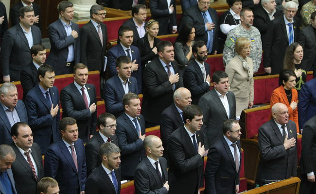 Пусть поживут на минималке: соцсети обсуждают высокие зарплаты депутатов Верховной Рады