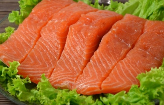 Жирная рыба надежно защищает от тяжелого заболевания