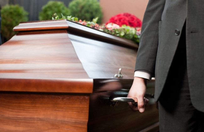 Чтобы похоронить родственника, придется ждать несколько недель: украинцев поразили новыми правилами