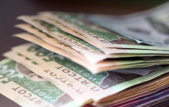 Где украинцы больше всего зарабатывают: названы регионы