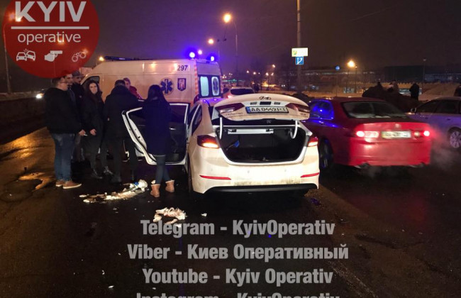 Тройная авария с пострадавшими в Киеве, опубликованы фото