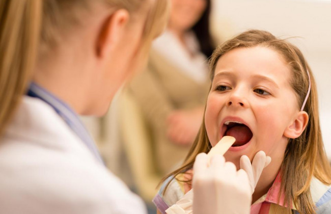 Быстро вылечить больное горло помогут эти семь способов