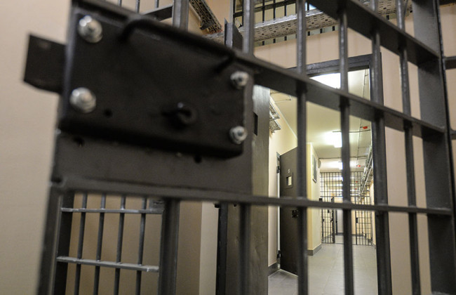 Мужчину приговорили на огромный срок за изнасилование малолетней дочери