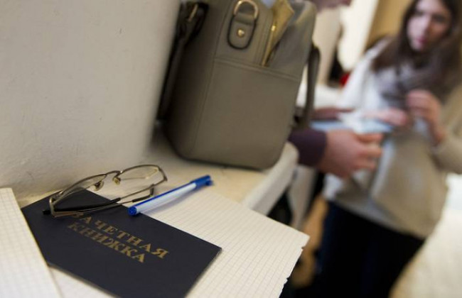 Требование взятки в вузе: что делать студенту