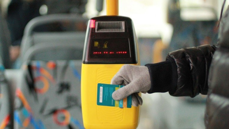 Киевских перевозчиков обязали установить в маршрутках валидаторы для э-билетов