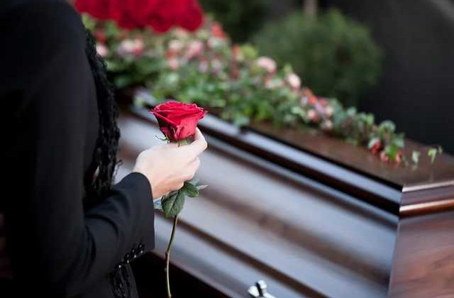 Похороны по-новому: как в моргах будут принимать и выдавать тела