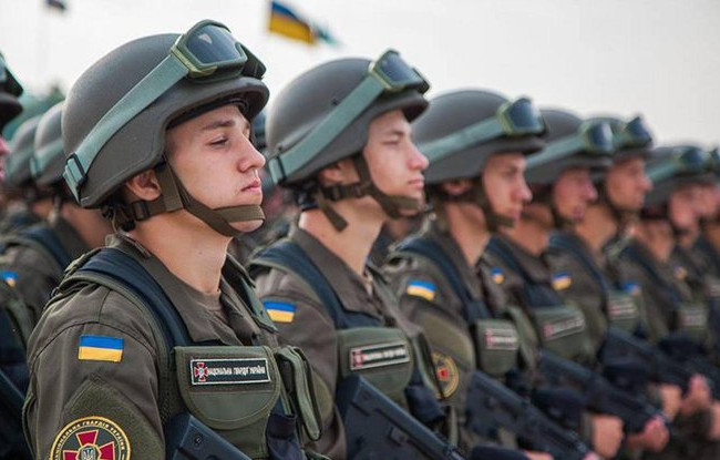 Центр Киева патрулируют автоматчики