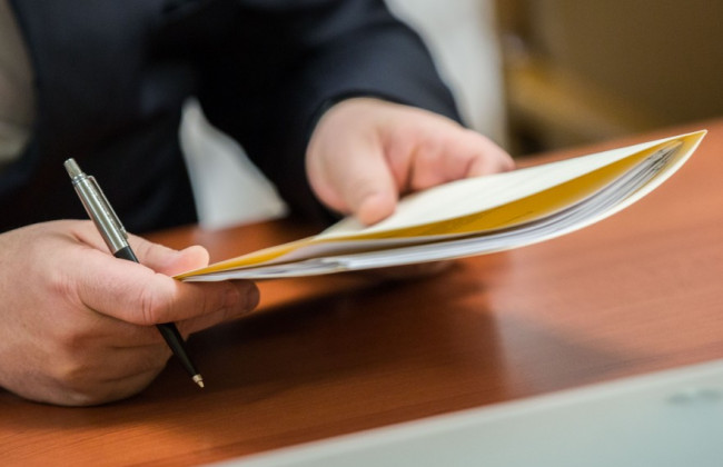 Запрет допуска граждан с оружием в высшие госорганы: Порошенко подписал закон