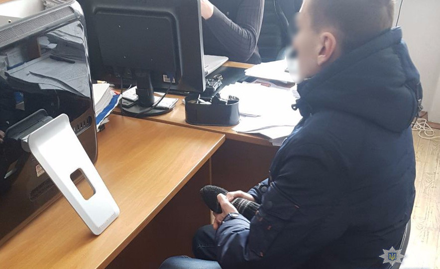 В Киеве парень незаконно вмешивался в работу госсайта, опубликованы фото