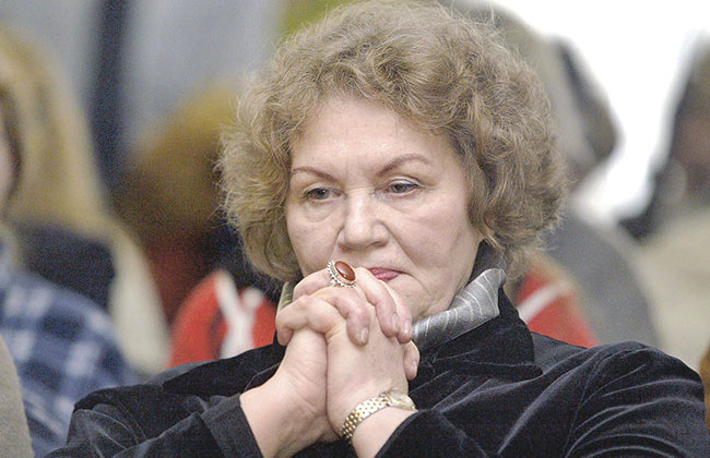 Судьи провели флешмоб в честь дня рождения Лины Костенко