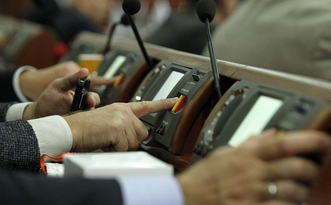 Рада запретила допуск граждан с оружием в высшие госорганы