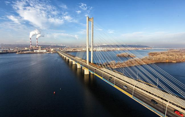 В Киеве частично закроют движение по двум мостам