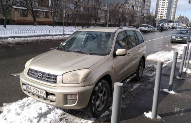 Украинцев разозлил «герой парковки» на пешеходном переходе