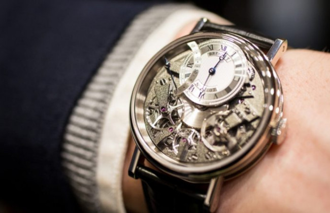 Миллионы на аксессуары: украинцам рассказали о купленных чиновниками часах