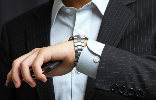 Часы за 200 тысяч подарила мать «скромному» нардепу