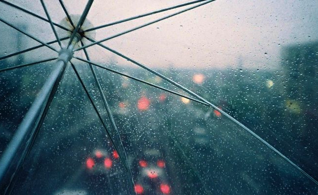 Дожди и снег: украинцев предупредили об изменениях погоды