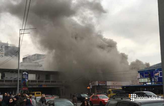 В Киеве возник пожар возле станции метро «Левобережная»