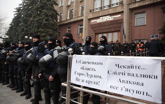 В Николаевский облсовет ворвались активисты и требуют отставки губернатора