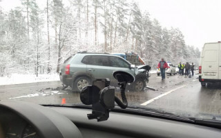 Под Киевом произошло тройное ДТП