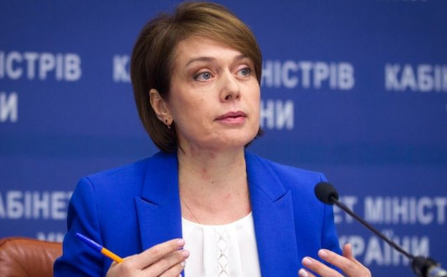 Полмиллиона гривен и автомобиль: украинцам показали доходы Гриневич