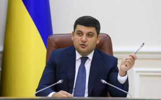 Глава Кабмин подал э-декларацию: заработок увеличился на 1,3 млн грн