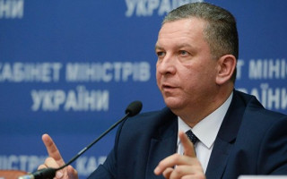 Живет на одну зарплату: украинцам рассказали о доходах Ревы