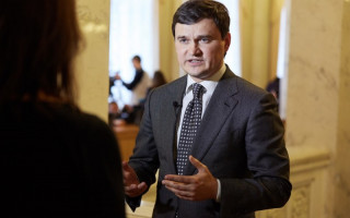 Десять миллионов отца и еще семь собственных: украинцев поразили доходы депутата