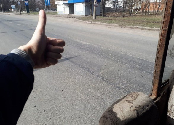 Разваливается на части: в Кропивницком в маршрутке на ходу выпало окно