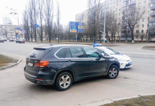 Голливудская погоня в Киеве: водитель на BMW X5 убегал от полицейских