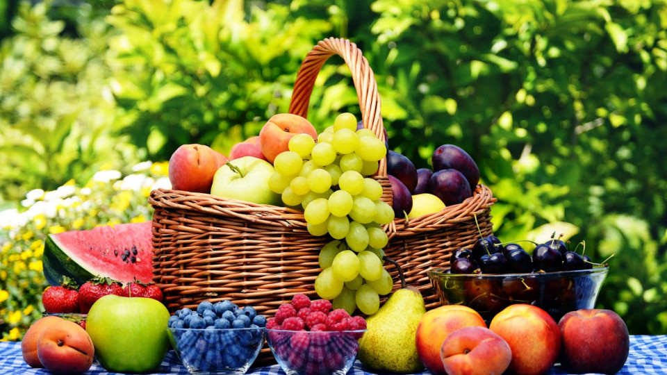 Названы фрукты и ягоды, которые несут вред здоровью