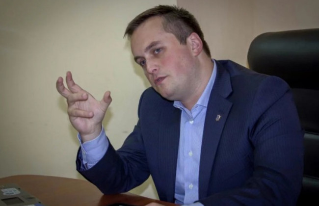 Комнатка в общежитии и машина почти за миллион: украинцам рассказали о доходах Холодницкого