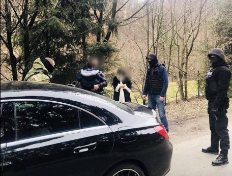 Женщина, подозреваемая в воровстве, сбежала из суда